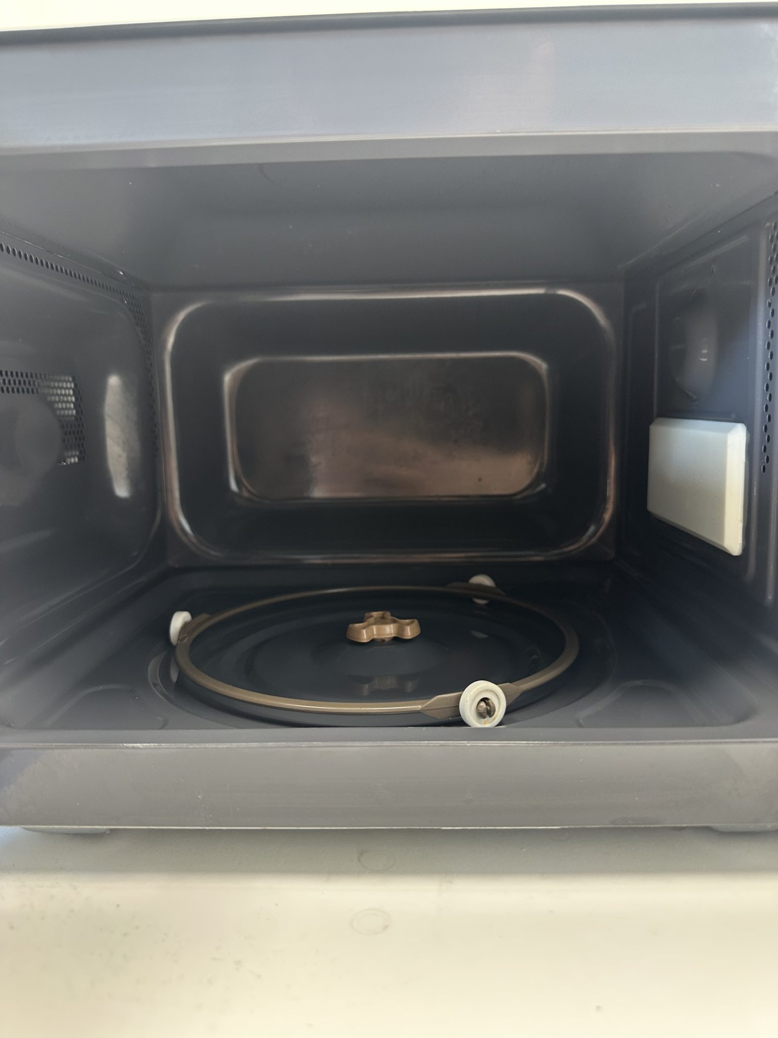 COMFEE Mikrobangų krosnelė 20 l 700 W Juoda